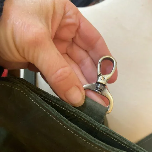 LOVELY GREEN LEATHER BACKPACK WITH LAPTOP COMPARTMENT - Picture 8 of 14